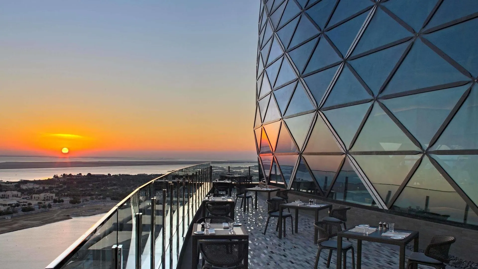 Centro Capital Centre By Rotana Hotel Abu Dhabi 3*,